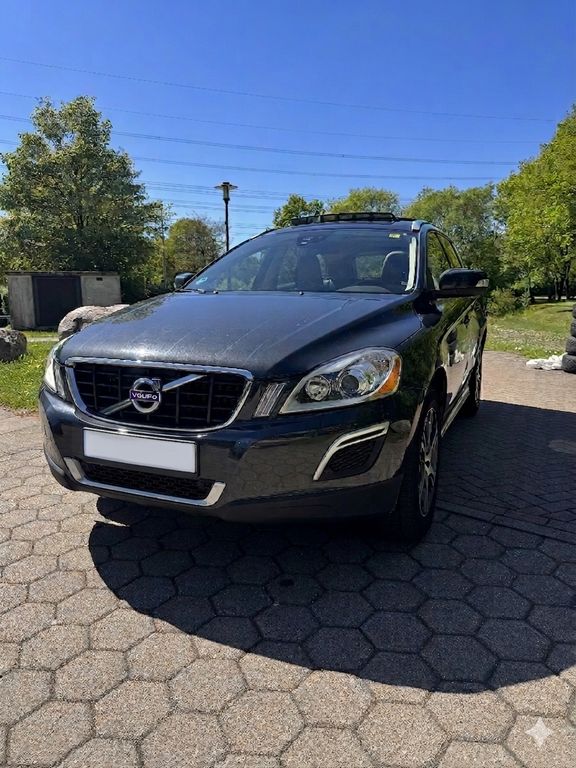 Bild des Angebotes Volvo XC60 D4 AWD*R-Disign Paket*Panodach* AHK*