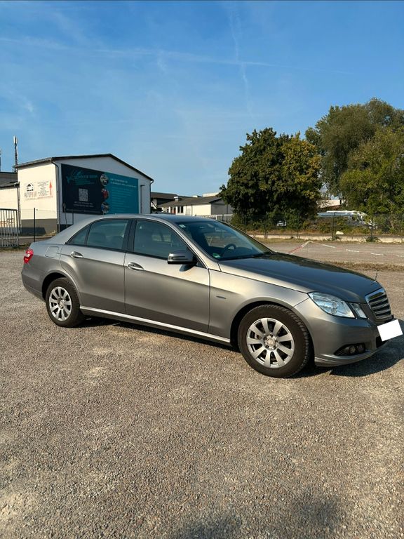 Bild des Angebotes Mercedes-Benz E 220 CDI Aut. BlueEFFICIENCY Wartungsfrei AHK