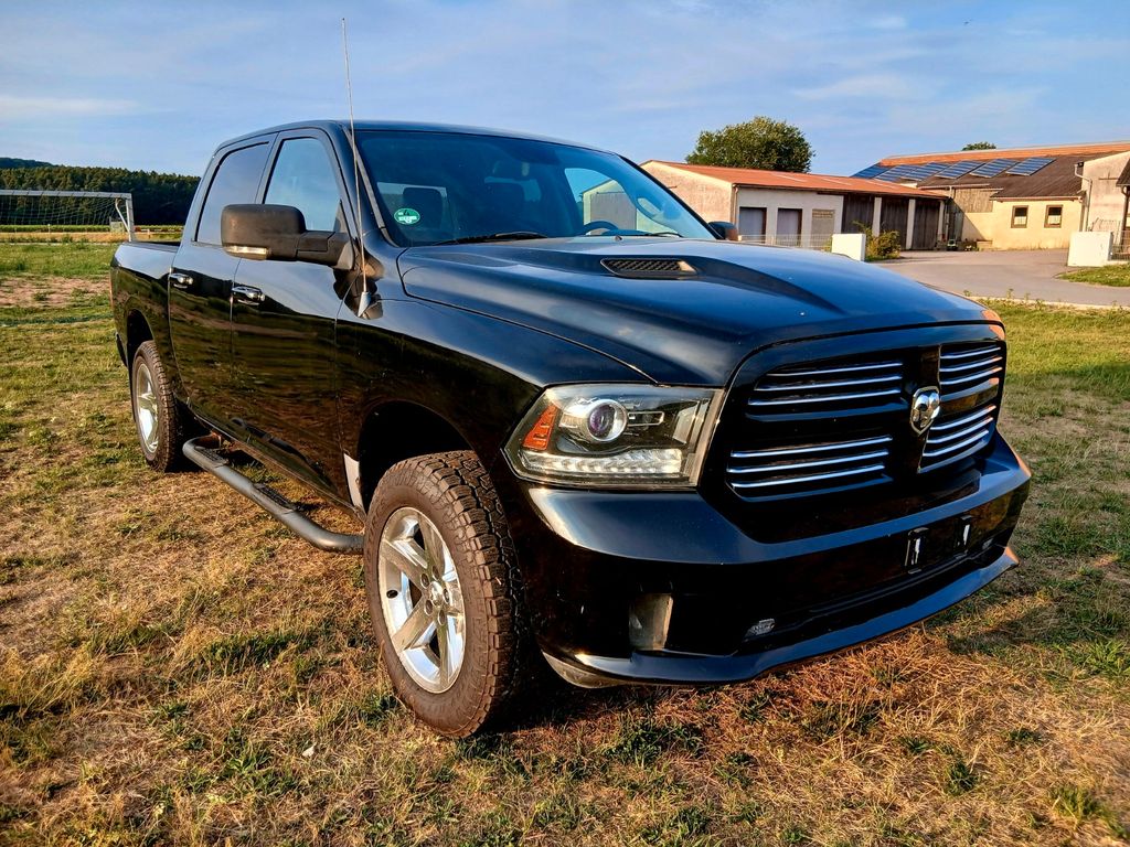 Bild des Angebotes Dodge RAM Crew Cab 5.7 V8 Hemi Laramie Sport 4x4 Lkw