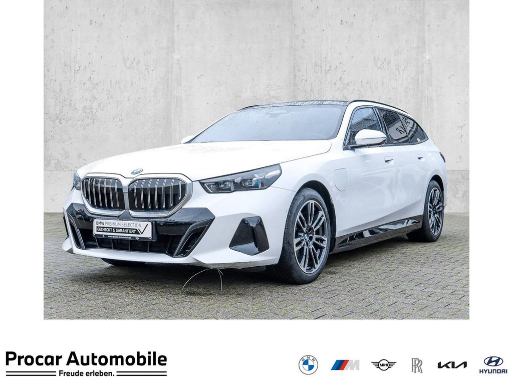 Bild des Angebotes BMW 550e xDrive Touring M Sport HuD+Pano+AHK+Standhz