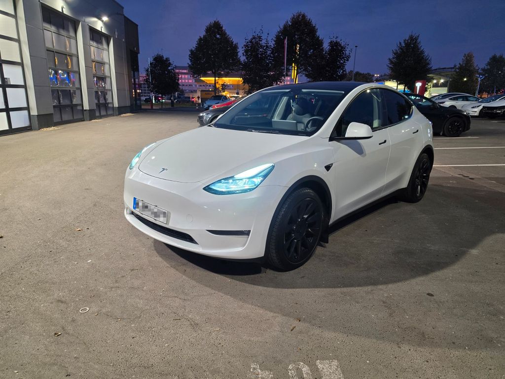 Bild des Angebotes Tesla Model Y AWD | Speedboost | 8-fach bereift