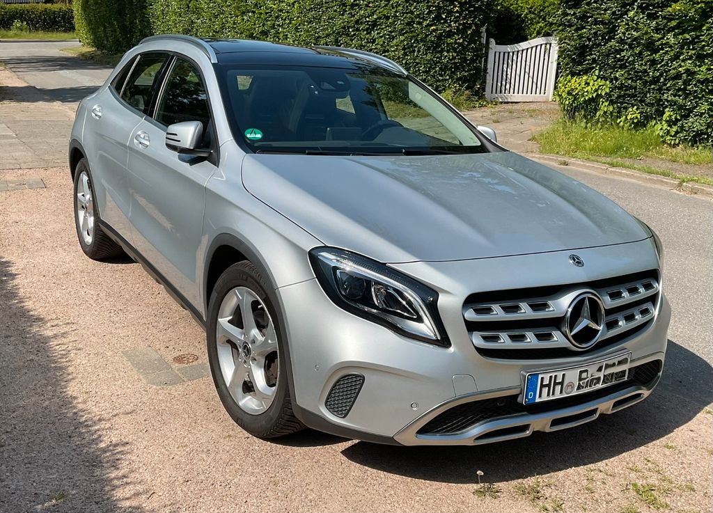 Bild des Angebotes Mercedes-Benz GLA 180 DCT | EZ 01/2019 | 49tkm | Panoramadach