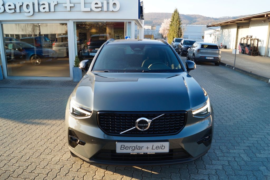 Bild des Angebotes Volvo XC40 B4 Benz. 2WD Ultra Dark DKG/AHK/Stand/Leder