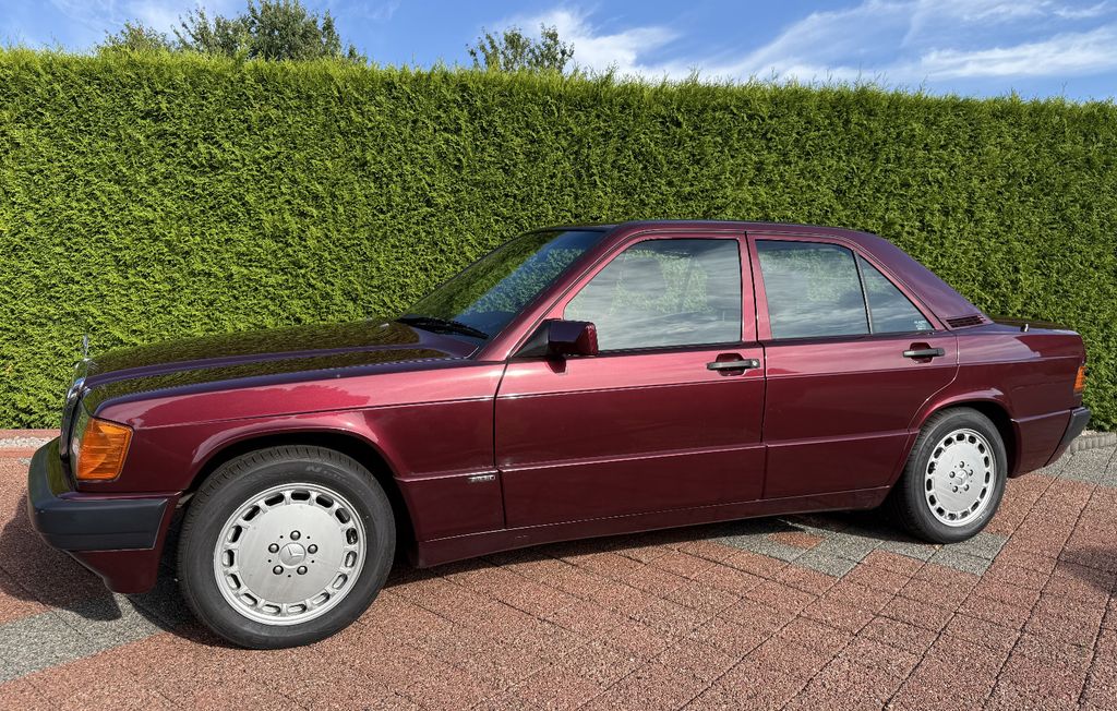 Bild des Angebotes Mercedes-Benz 190E AVANTGARDE Rosso