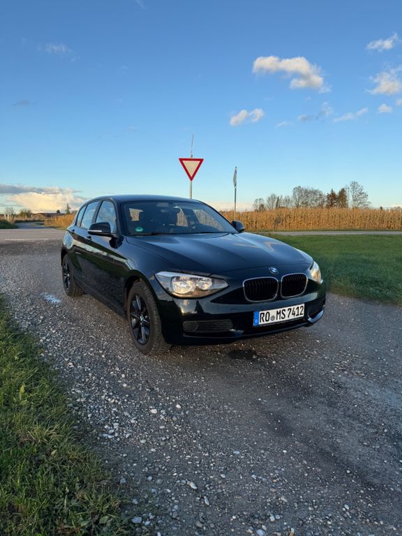 Bild des Angebotes BMW 116i - Service und Reifen neu