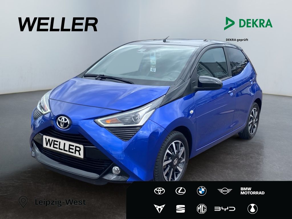 Bild des Angebotes Toyota Aygo x-final *Teilleder*CAM*CarPlay*SmartKey*DAB