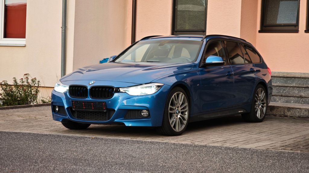Bild des Angebotes BMW 320 i M Paket Sportpaket Navi Harman Kardon LED