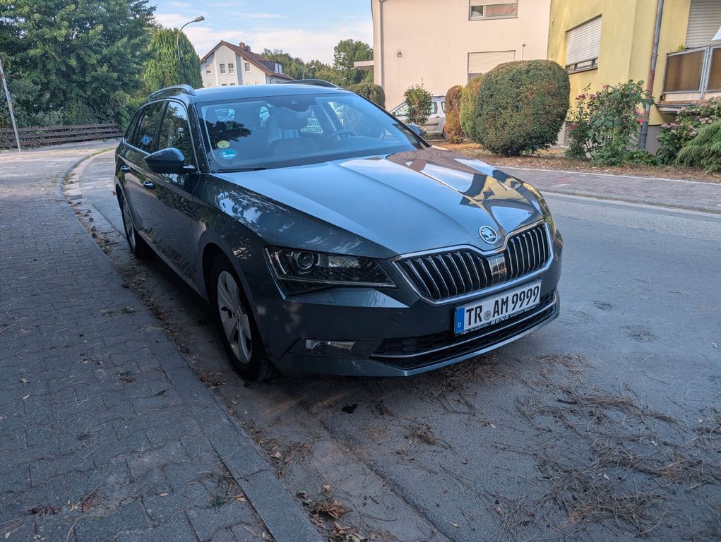 Bild des Angebotes Skoda Superb 2.0 TDI SCR Premium Edition Combi Pre...