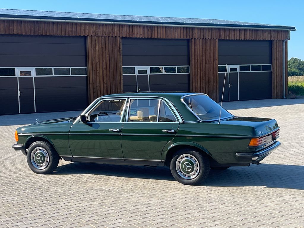 Bild des Angebotes Mercedes-Benz 200 W123 Eibengrün, nur 55.000 Km!!! Scheckheft