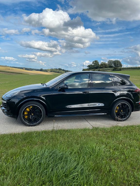 Bild des Angebotes Porsche Cayenne Turbo S Approv. 07/2027 gr. Wartung Neu