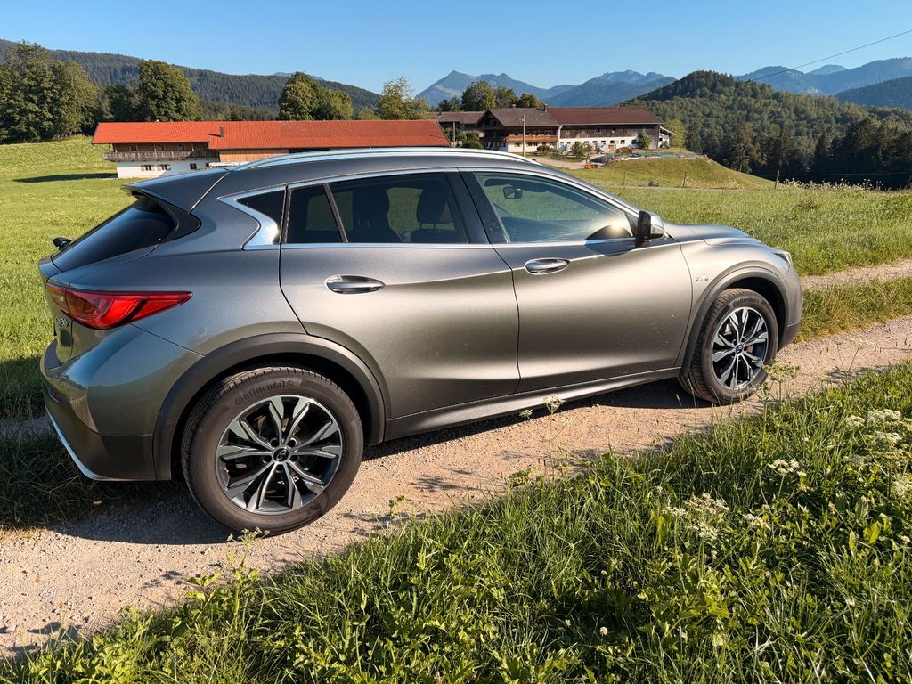 Infiniti QX30 2.2d DCT AWD Baugleich Mercedes GLA 4Matic