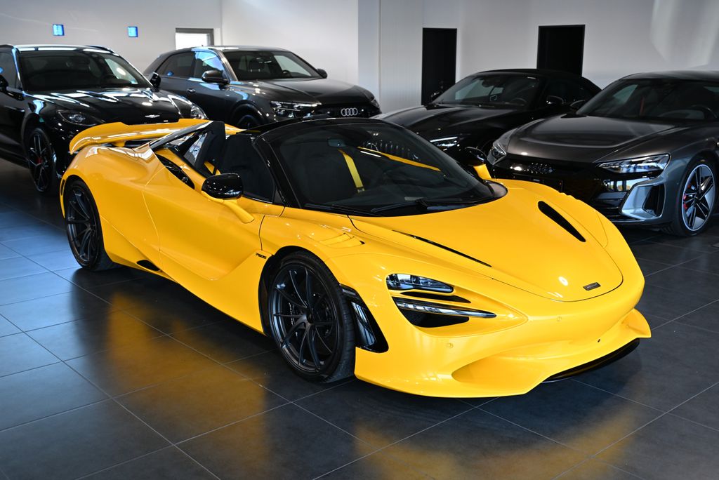 McLaren 750S Spider/MSO Volcano Yellow/Full Alcantara