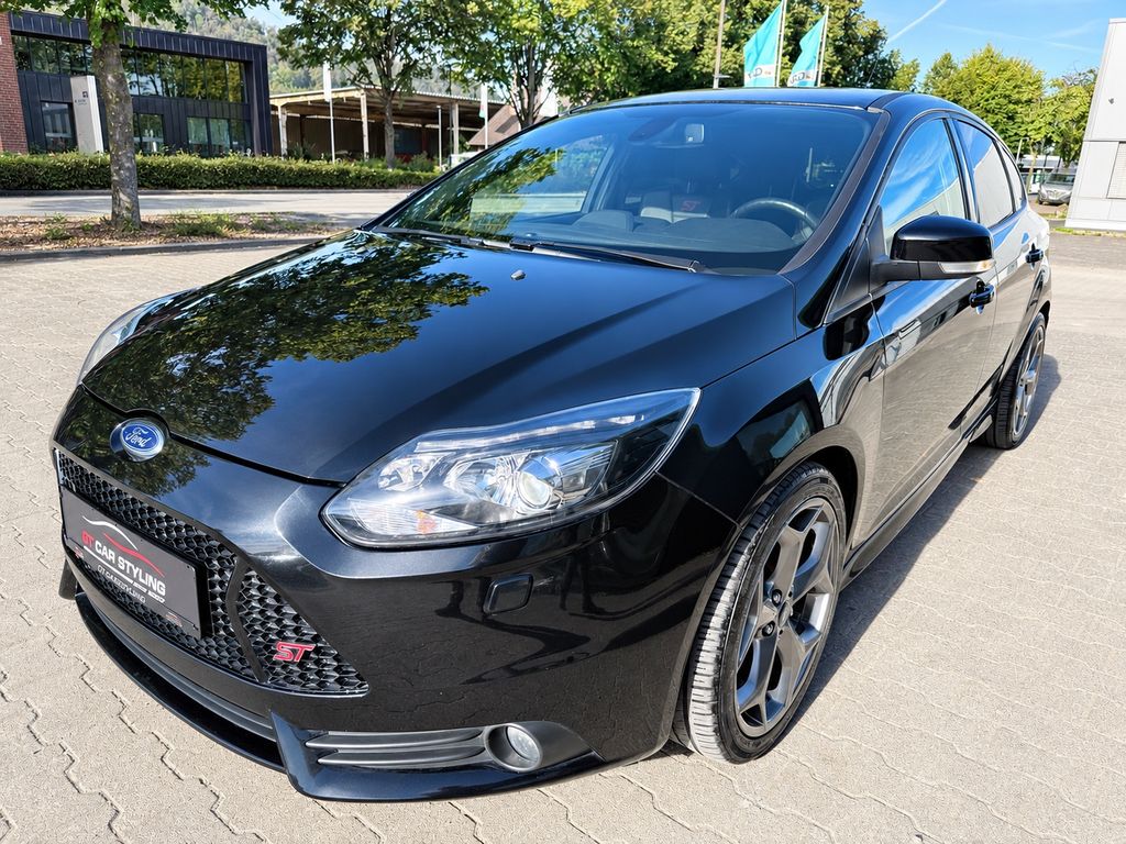 Ford Focus ST 1.Hand*Mountune Performance*