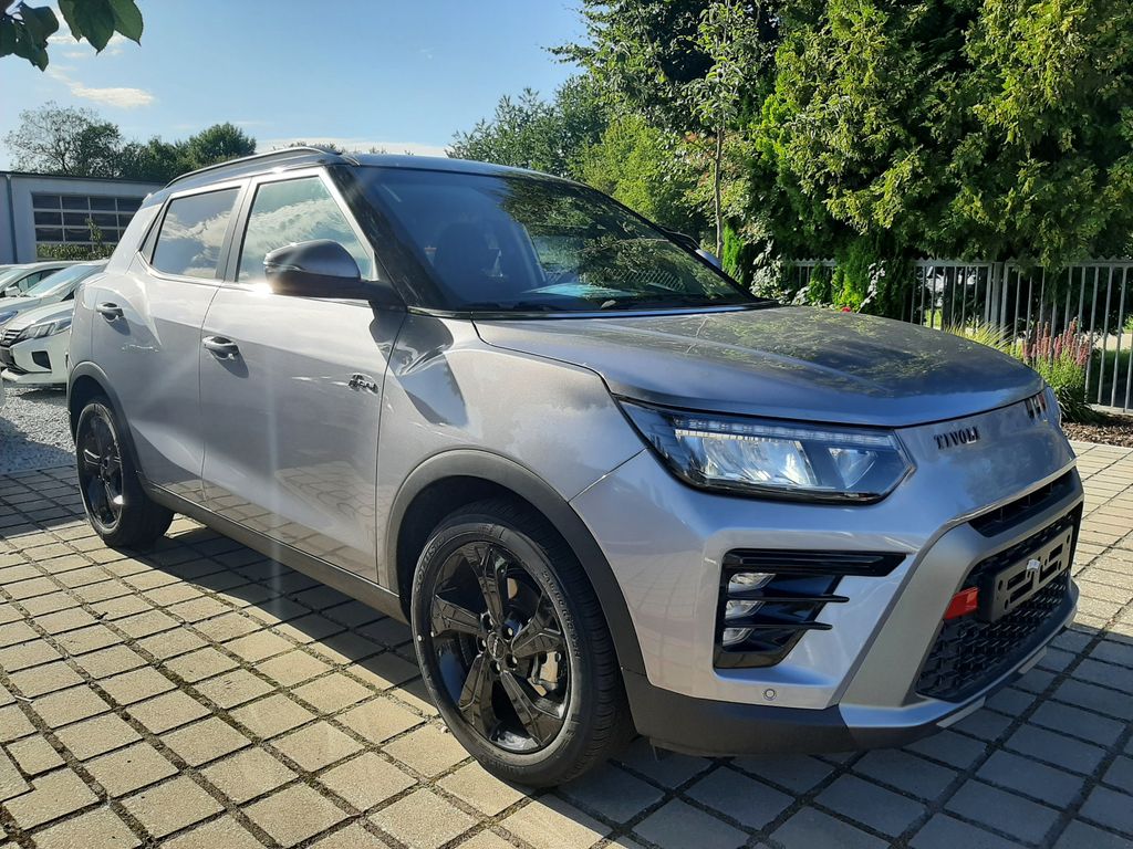 Bild des Angebotes KGM TIVOLI 1.5 BLACK 6/AT 2WD +2TONE BLACK PACK
