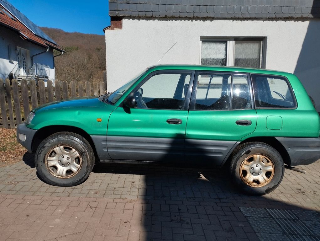 Toyota RAV 4 - -