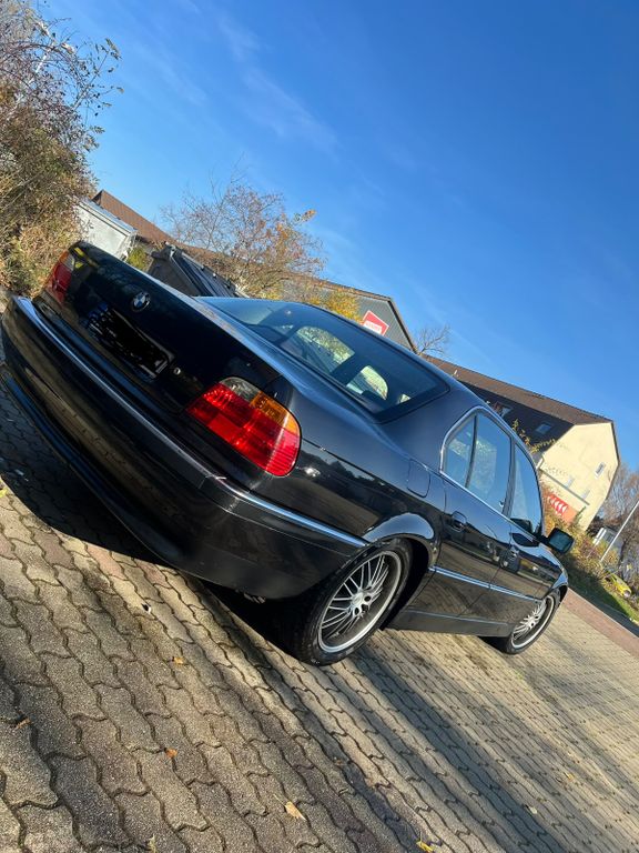 BMW 728i A - Tüv neu / Viele Neuteile