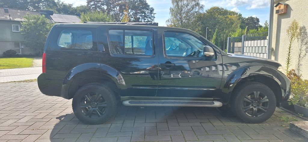 Nissan Pathfinder 2.5 dCi EX Bundeswehr