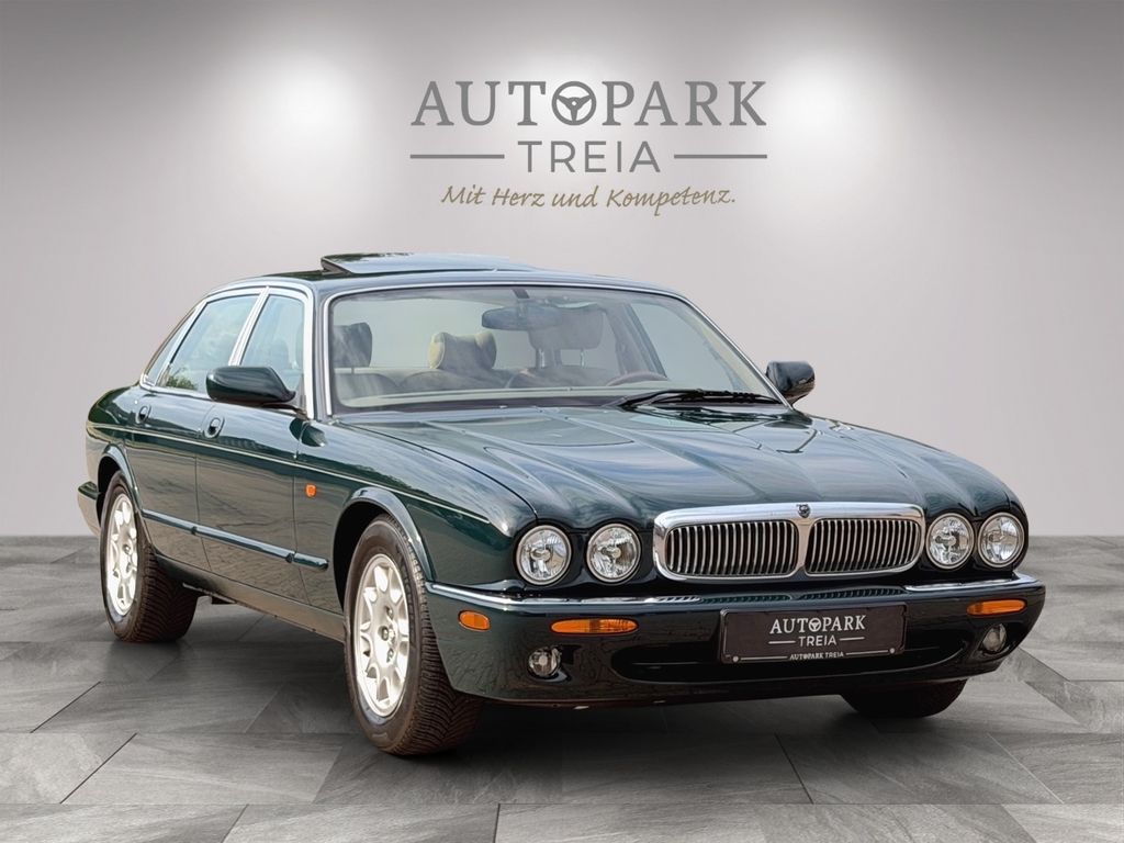 Bild des Angebotes Jaguar XJ8 4.0 V8 Sovereign SHZ|TEMPOMAT|SCHIEBEDACH