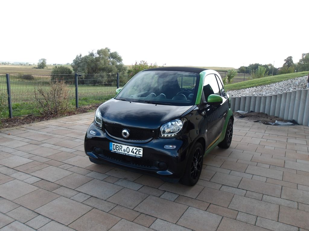 Bild des Angebotes Smart ForTwo coupé el. drive Batt. greenflash pass...