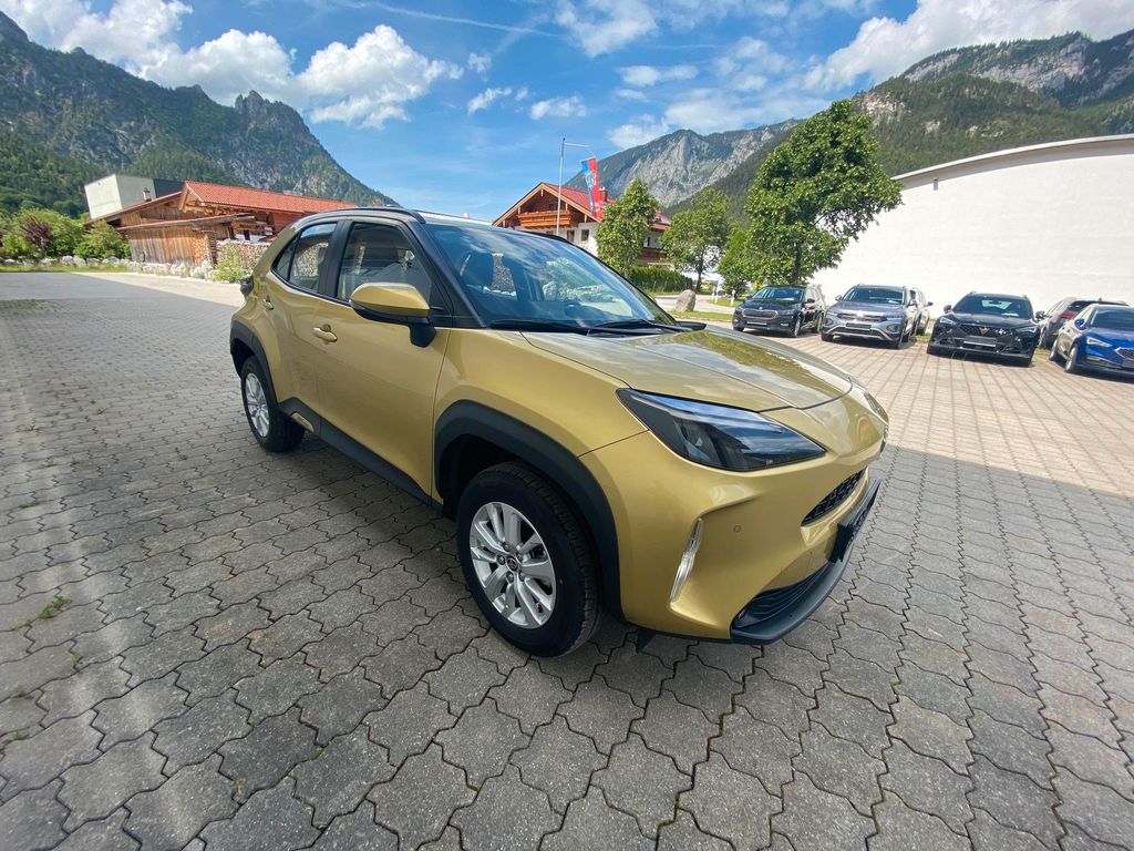 Bild des Angebotes Toyota Yaris Cross 1.5 Hybrid AWD-i,SHZ,R-Cam,App-Co...