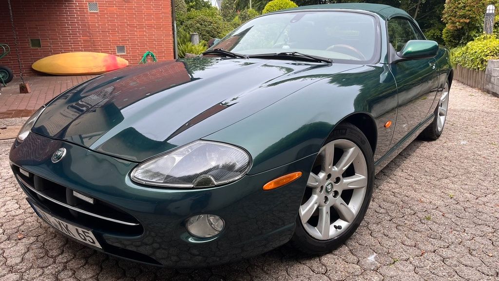 Bild des Angebotes Jaguar XK8 Cabriolet - 4.2L British Racing Green