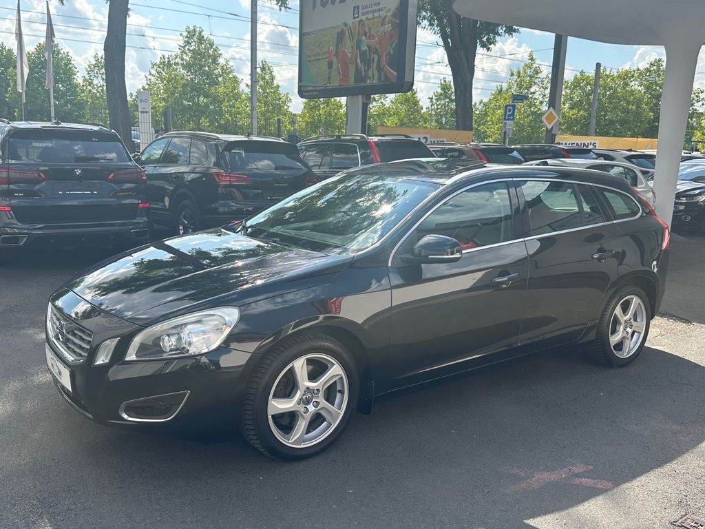 Bild des Angebotes Volvo V60 Kombi Summum AWD RFK/ AHK/ Leder/ 2. Hand
