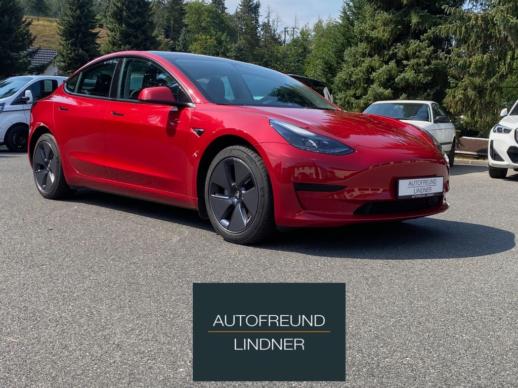 Bild des Angebotes Tesla Model 3 RWD 8-fach bereift Topp gepflegt