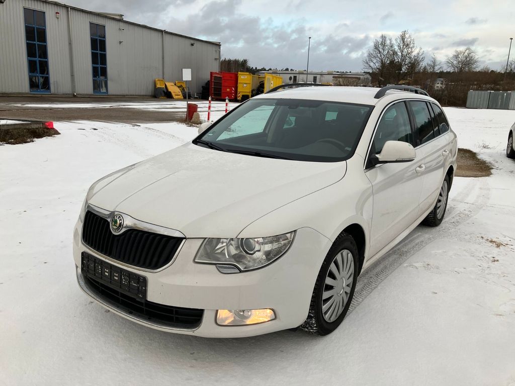 Bild des Angebotes Skoda Superb Combi Family AHK Navi PDC Tempomat