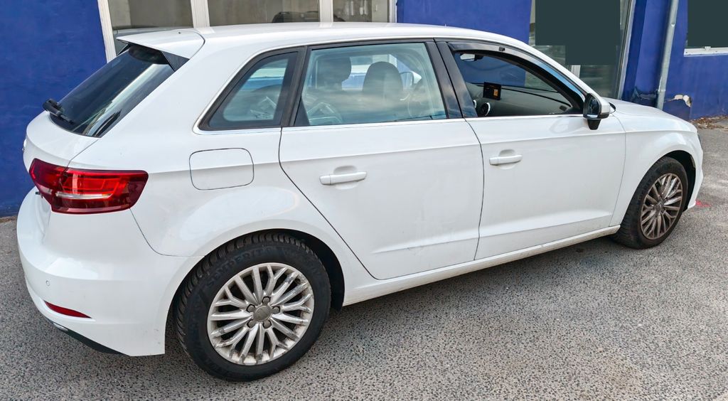 Audi A3 Sportback 1.6TDI Design TÜV NEU XENON Euro6