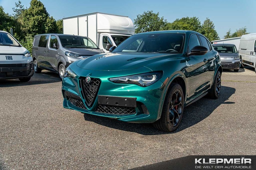 Bild des Angebotes Alfa Romeo Stelvio QUADRIFOGLIO mit Winterkompletträder