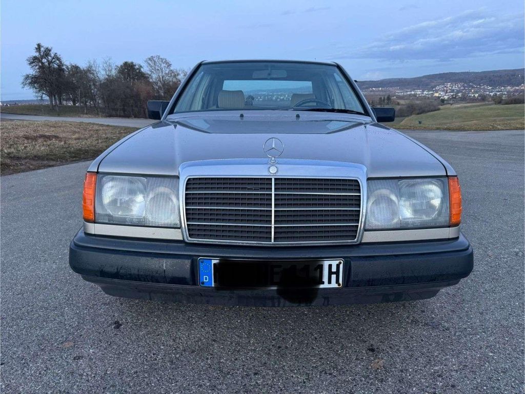 Bild des Angebotes Mercedes-Benz 260 W124*Automatik*AHK*Schiebedach*H-Kennzeichen