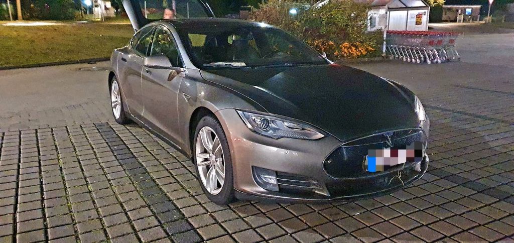 Tesla Model S 85D - Free Charger sc01 Kupfermetalic