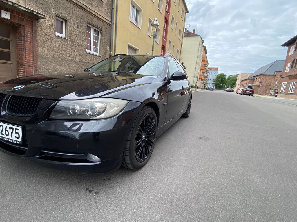 Bild des Angebotes BMW 330d touring -