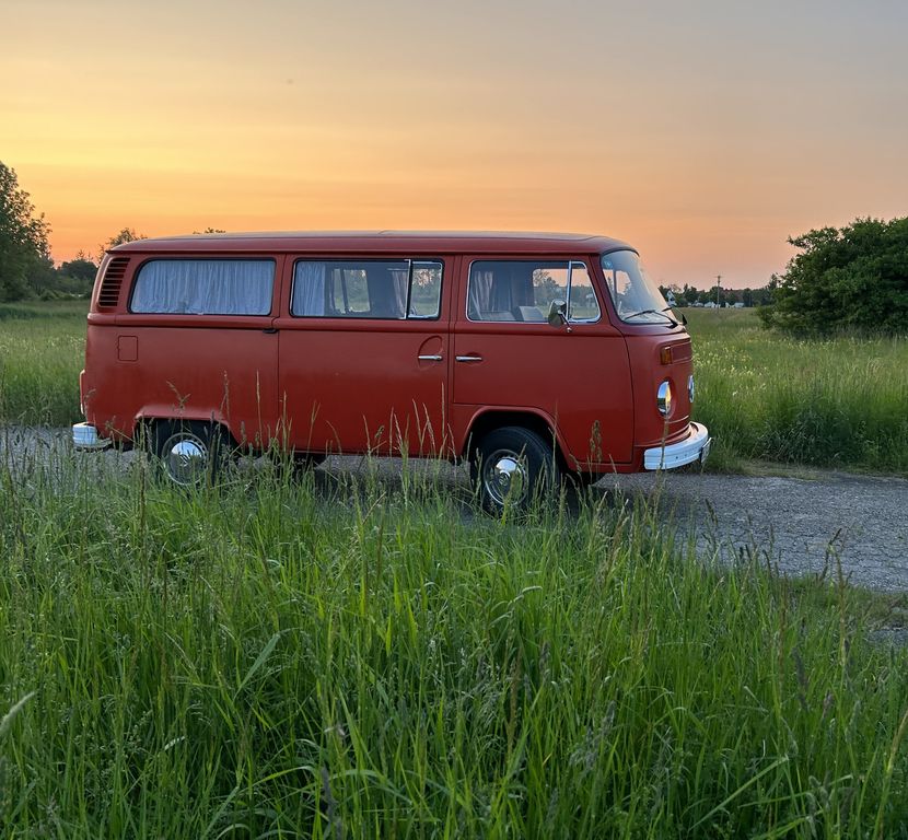 Bild des Angebotes Volkswagen VW T2b Fensterbus | Baujahr 1974 | H-Zulassung |