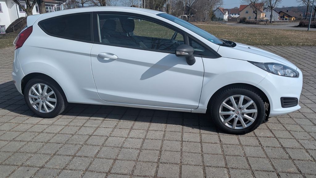 Bild des Angebotes Ford Fiesta 1.25 Ambiente | 60 PS | TÜV bis 03/2028 |