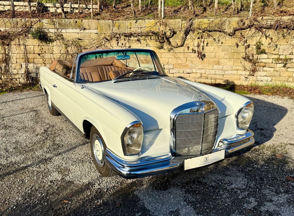 Bild des Angebotes Mercedes-Benz 220 SEB Cabrio W111, Schalter, Becker Grand Prix
