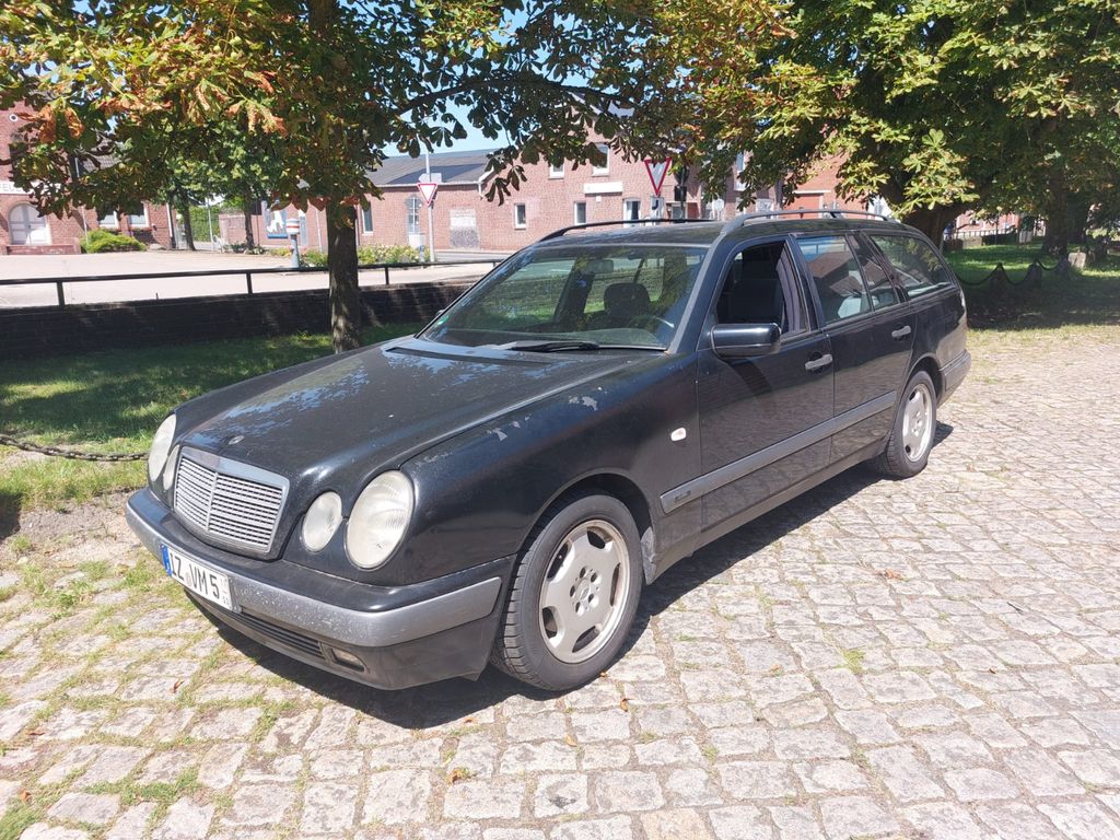 Bild des Angebotes Mercedes-Benz E 320 T S210/W210 TÜV 3.28 Automatik