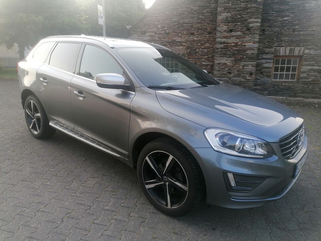 Bild des Angebotes Volvo XC60 D5 AWD Momentum Geartronic R-Line 20 Zoll