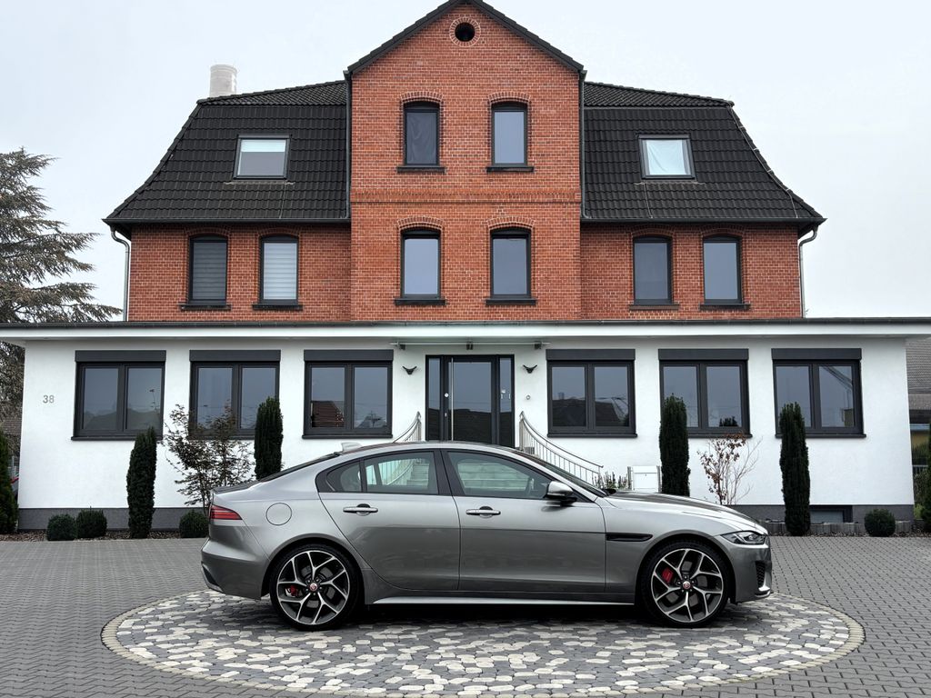 Bild des Angebotes Jaguar XE R-Dynamic SE AWD LED VIRTUAL MERIDI BLACK 20"