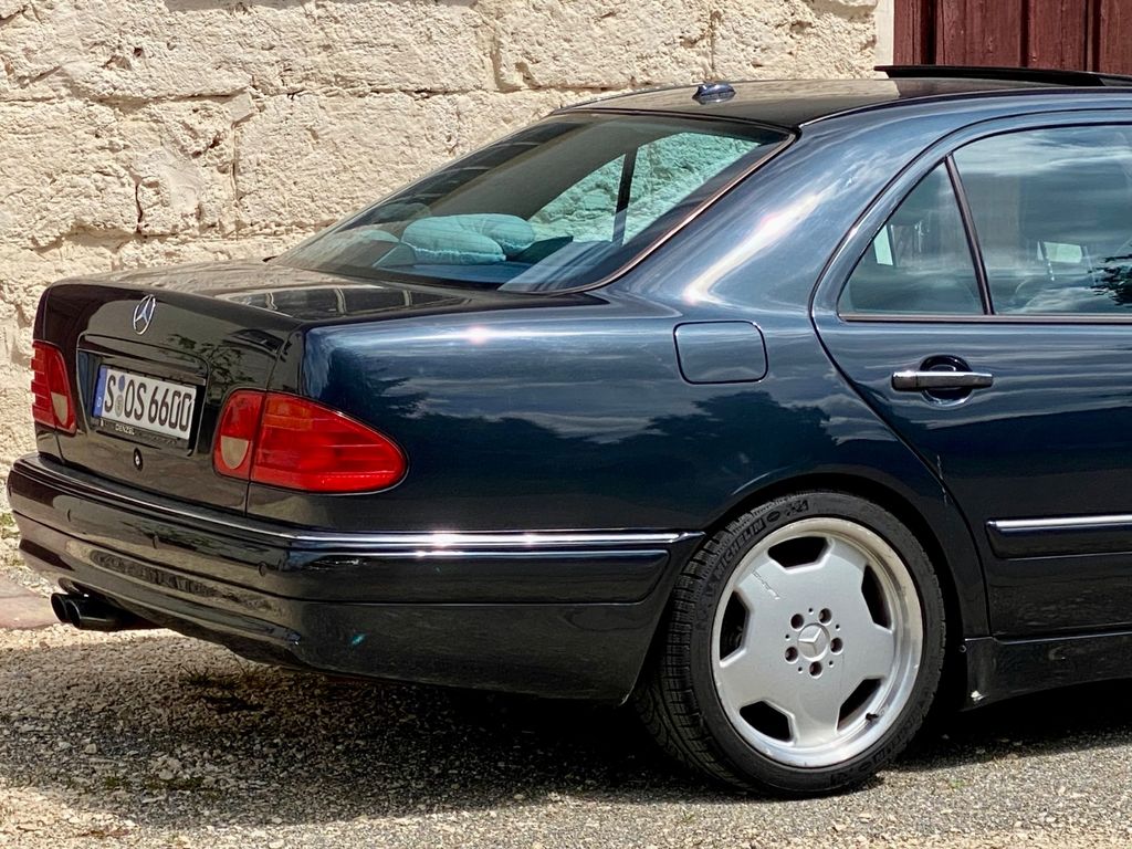 Mercedes-Benz E 55 AMG