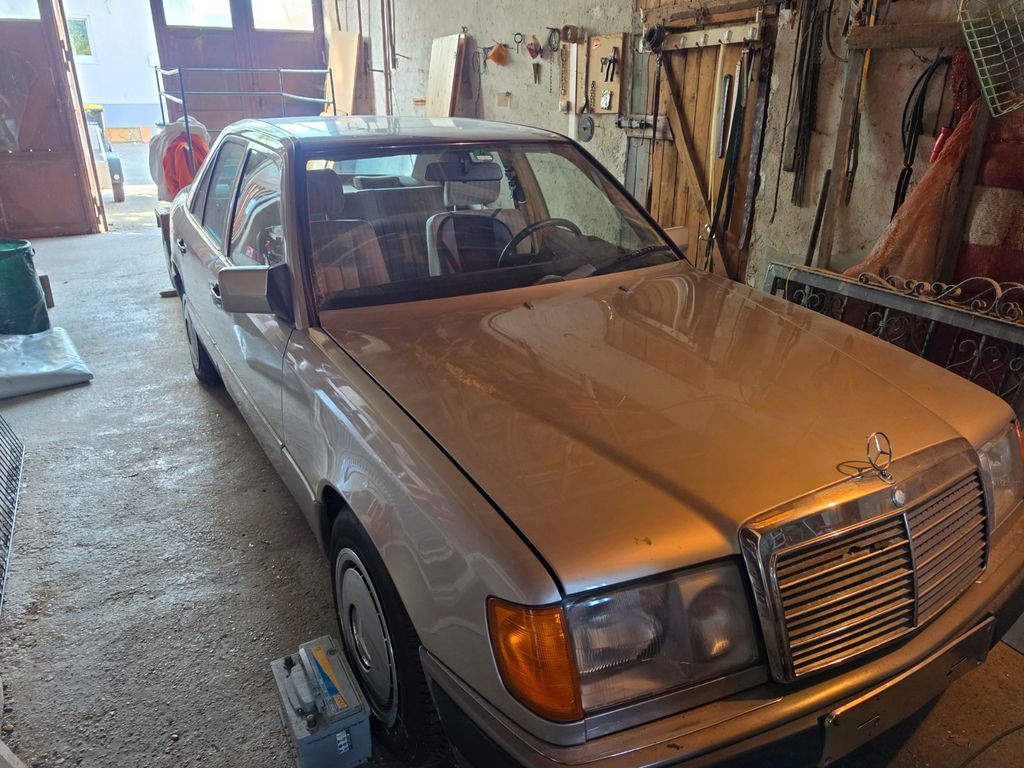 Bild des Angebotes Mercedes-Benz 230E - 35 Jahre alt - rostfrei