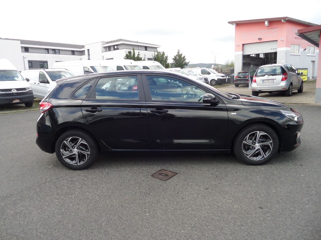 Bild des Angebotes Hyundai i30 Select Mild-Hybrid+Autom+Navi+Cam+Klima+SHZ