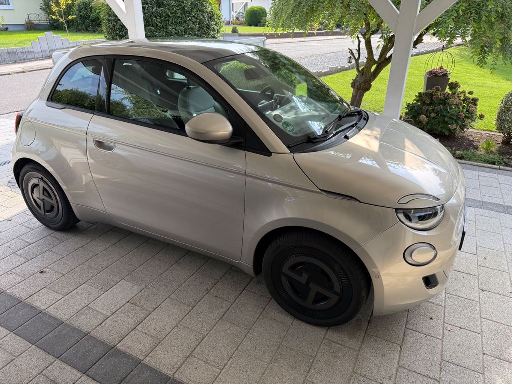 Bild des Angebotes Fiat 500e Giorgio Armani Edition 6.830 km