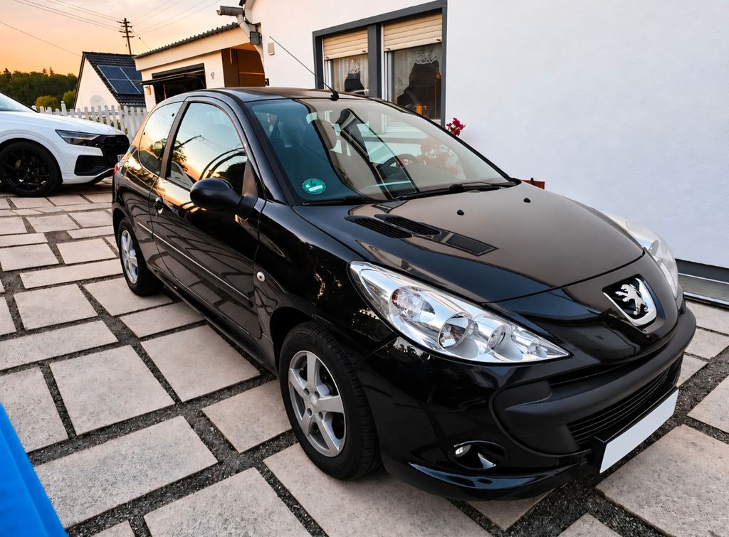 Bild des Angebotes Peugeot 206 1.4 Edition Benzin Scheckheftgepflegt