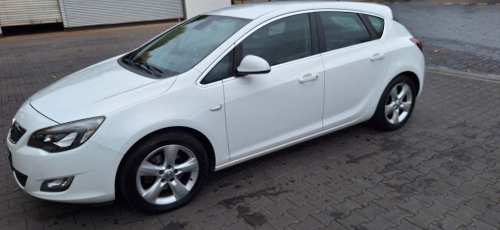 Bild des Angebotes Opel Astra 1.6 Turbo Cosmo 132kW Automatik Cosmo