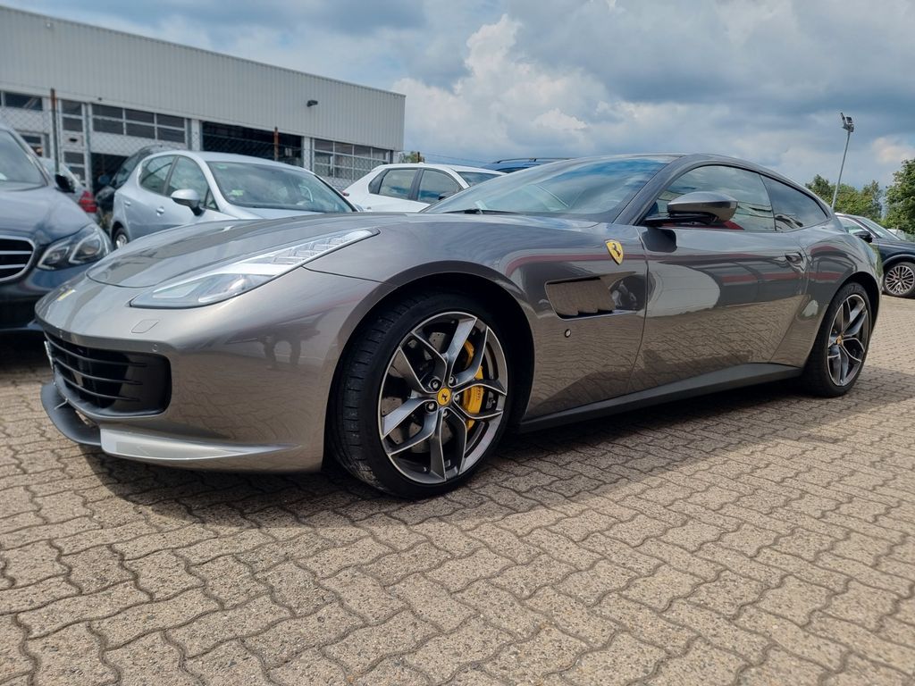 Ferrari GTC4LussoT V8