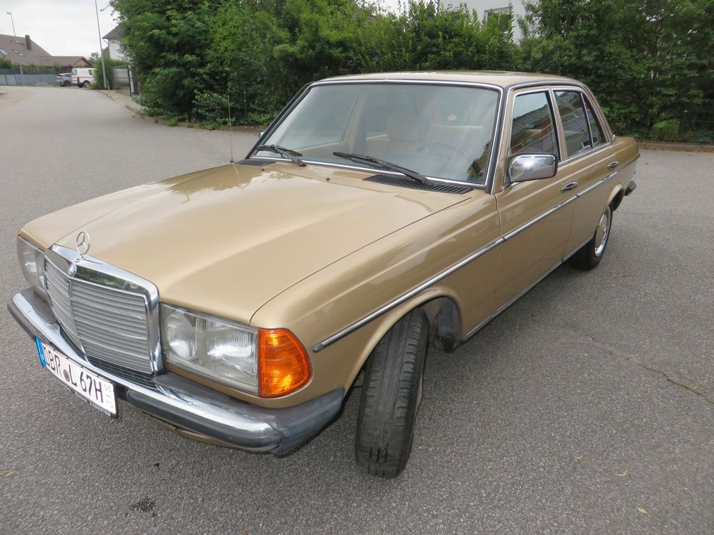 Bild des Angebotes Mercedes-Benz 240