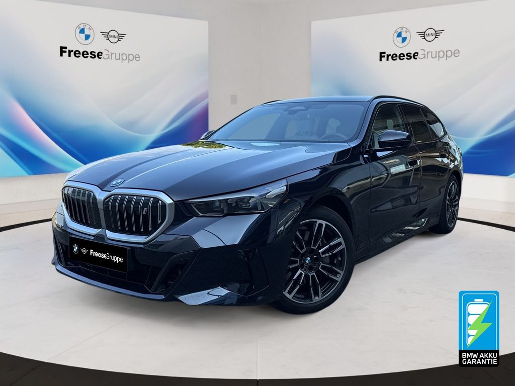 Bild des Angebotes BMW i5 xDrive40 Touring AHK 360° STANDHZ HEAD-UP RFK