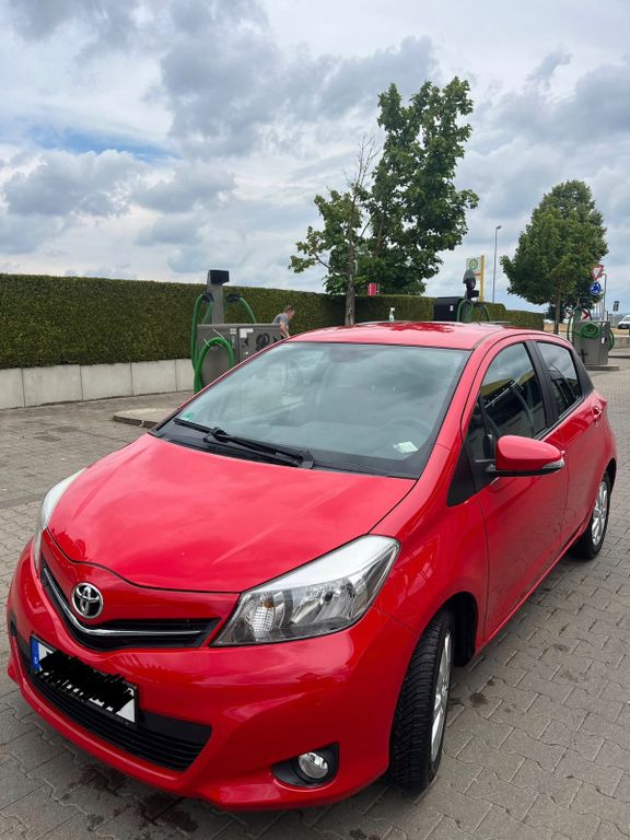 Bild des Angebotes Toyota Yaris, EZ 2013, 46094km, rot