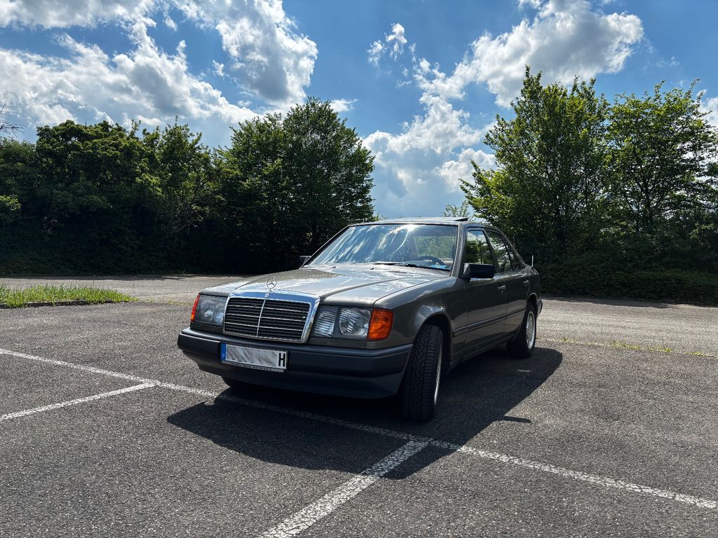 Bild des Angebotes Mercedes-Benz W124 230E, H-Kennzeichen, gepfleg